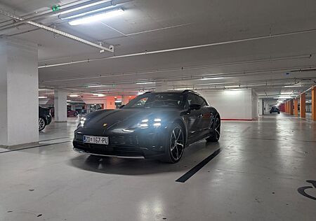 Porsche Taycan 4 Cross Turismo