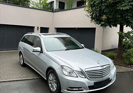 Mercedes-Benz E 220 CDI T BlueEFFICIENCY ELEGANCE