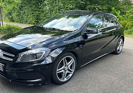 Mercedes-Benz A 200 AMG Line Panoramadach