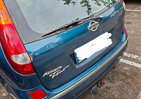 Nissan Almera Tino 2003