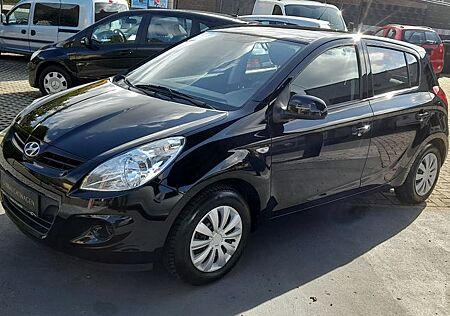 Hyundai i20 1.2 .Wnig Gelaufen.TÜV/Neu.1Hand,Klima
