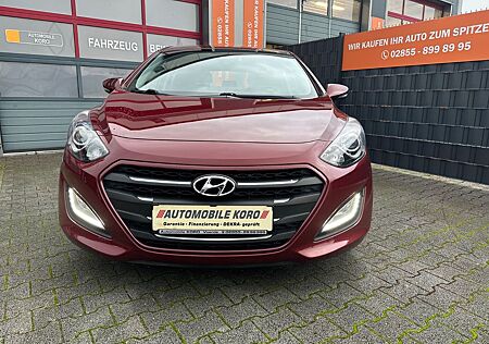 Hyundai i30 gebraucht kaufen Hyundai i30 YES!/Navi/Kamera/AHK/Sitz&Lenkradh/Teilleder