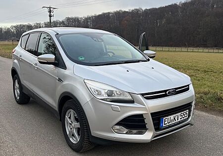 Ford Kuga 2,0TDCi 2x4 103kW Champions Edition Cha...