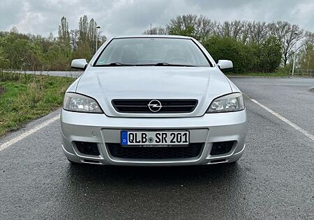 Opel Astra Coupé 2.2 16V -