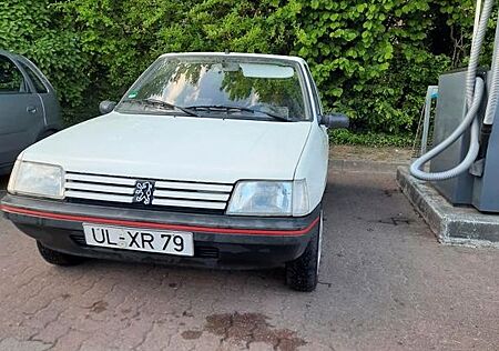 Peugeot 205