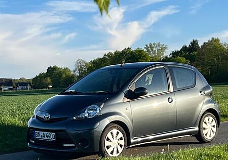 Toyota Aygo (X) Aygo (X) 1,0-l-VVT-i Connect Connect