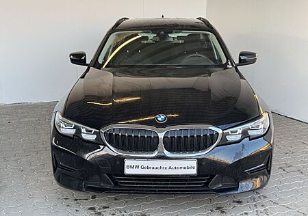 BMW 320dA xDrive Tour. Advantage LiveCok.AHK.PDC.SHZ