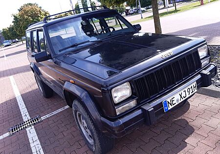 Jeep Cherokee XJ BLACK BANDIT 4.0 HO TÜV Oldtimer