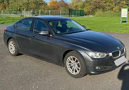 BMW 320i f30