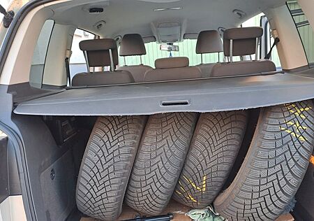 VW Touran Volkswagen 2.0 TDI Comfortline. (Austauschmotor)