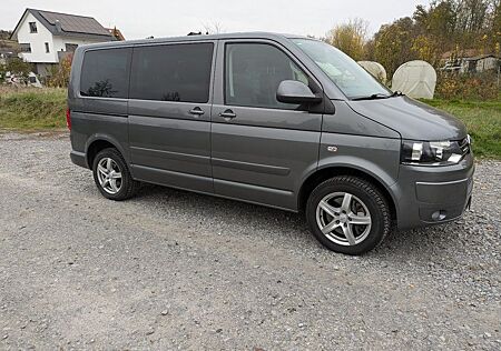 VW T5 Caravelle Volkswagen 4Motion / 53Tkm / AHK / Kamera