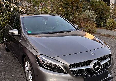 Mercedes-Benz A 180 A180 Peak Edition | Compact | Top Zustand