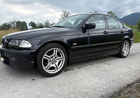 BMW 323i -