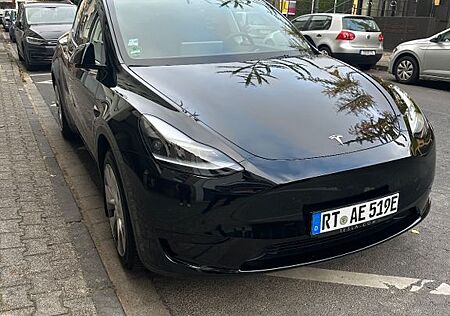 Tesla Model Y RWD Standard Range Enhanced Autopilot