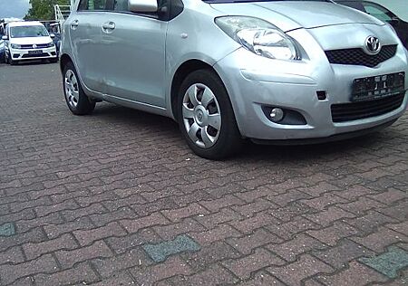 Toyota Yaris 1,33-l-Dual-VVT-i Multidrive S Life Life