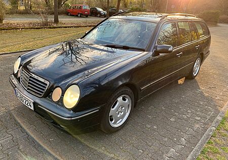 Mercedes-Benz 240 E Avantgarde S210 Kombi 2,6 L Benziner