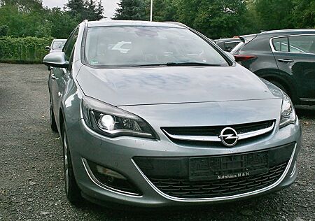 Opel Astra J Sports Tourer Exklusiv+Xenon+Navi+HZ+PDC