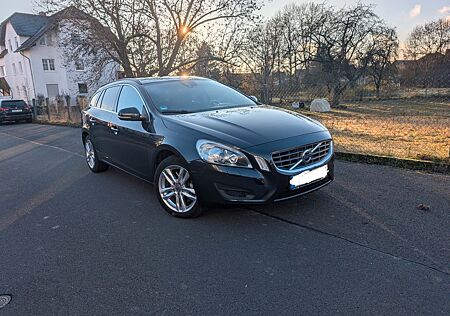Volvo V60 D5