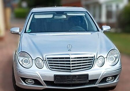 Mercedes-Benz 220