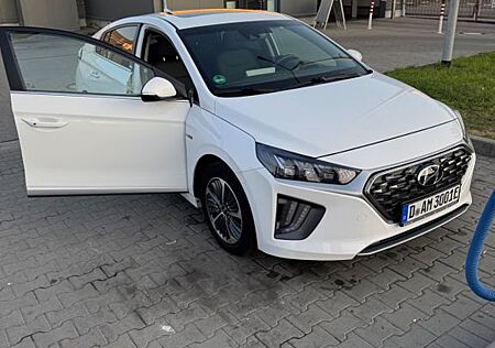 Hyundai Ioniq 1.6l GDi PLUG-IN HYBRID -