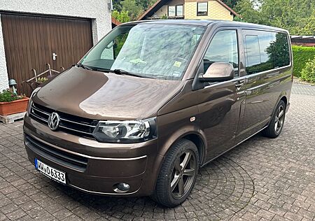 VW T5 Transporter Volkswagen T5 Bus Multivan Special sehr sauber .