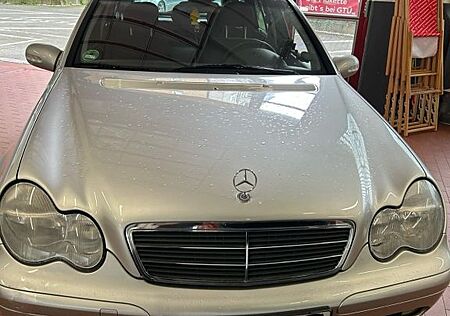 Mercedes-Benz 220