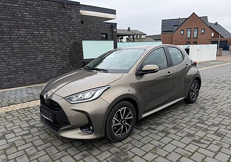 Toyota Yaris 1.5-l-VVT-i Hybrid CVT Team Deutschland