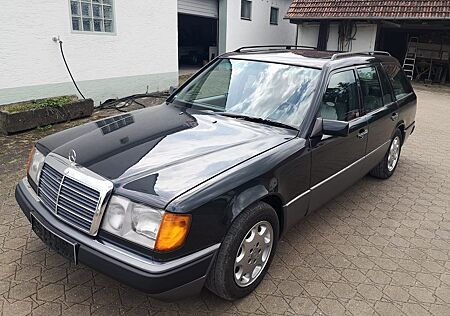 Mercedes-Benz 220 TE S124 W124 Restauriert