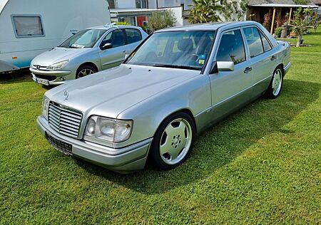 Mercedes-Benz E 320