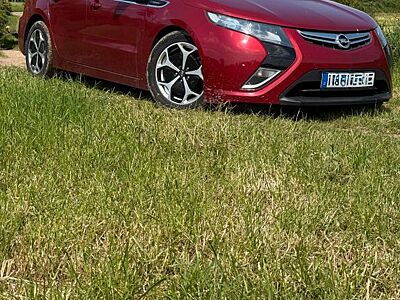 Opel Ampera - -