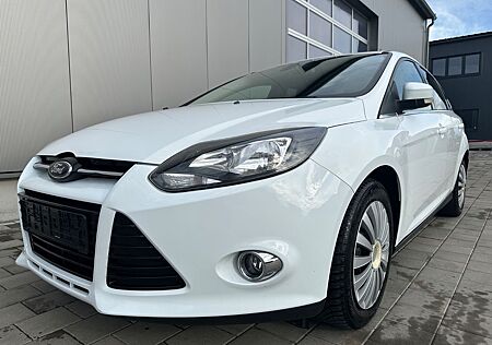 Ford Focus Lim. Titanium/ NAVI/SHZ