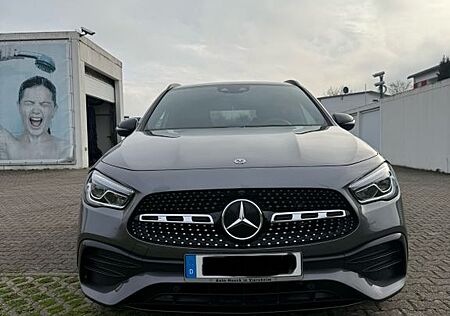Mercedes-Benz GLA 250 4MATIC DCT -