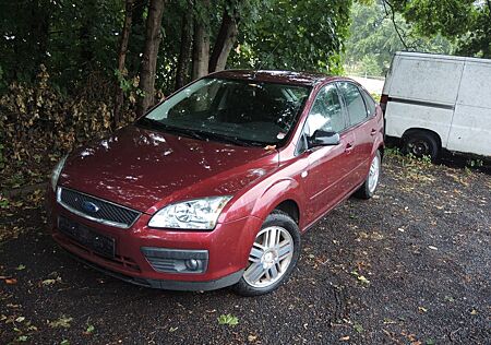 Ford Focus Ghia mit Tüv und AU neu