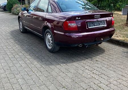 Audi A4 1.6 -