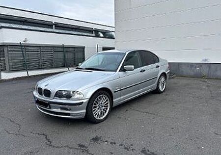 BMW 318i -