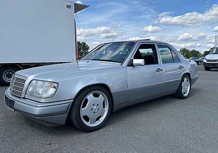 Mercedes-Benz E 200 Limousine/H-Zulassung+TÜV NEU/Schiebedach
