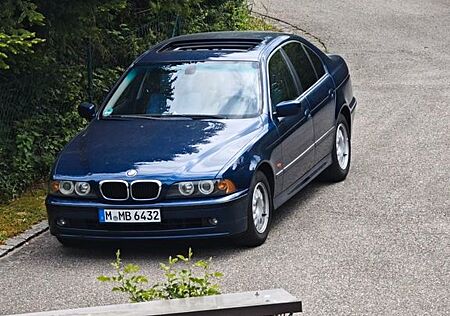 BMW 523i