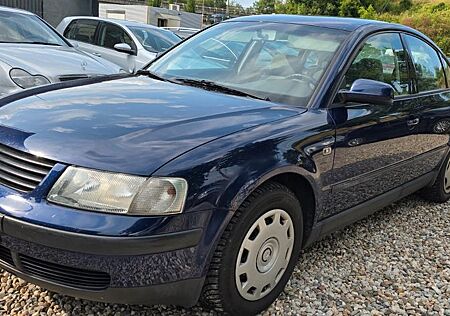 VW Passat Volkswagen 1,8i Limousine Klima AHK