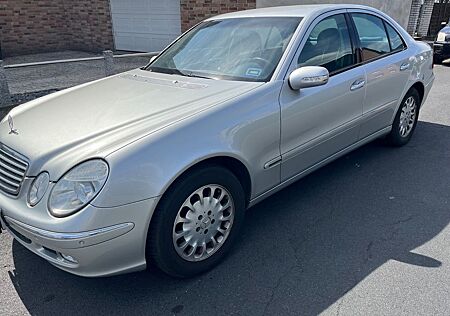 Mercedes-Benz E 240 ELEGANCE Automatik Top gepflegt
