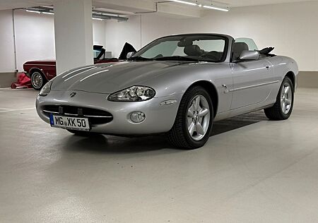 Jaguar XK8 Cabriolet - Garagenfahrzeug
