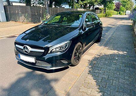 Mercedes-Benz CLA 180 Shooting Brake -