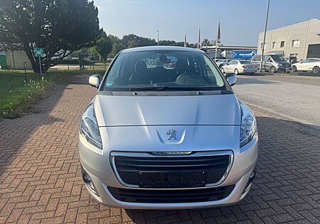 Peugeot 5008 Active PDC Navi Klimaautomatik 7 Sitze