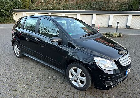 Mercedes-Benz B 200 -