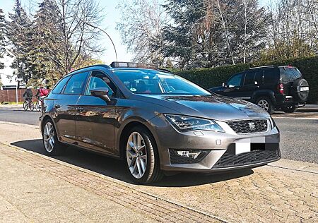 Seat Leon ST 1.4 TSI ACT FR Pano, Top Zustand