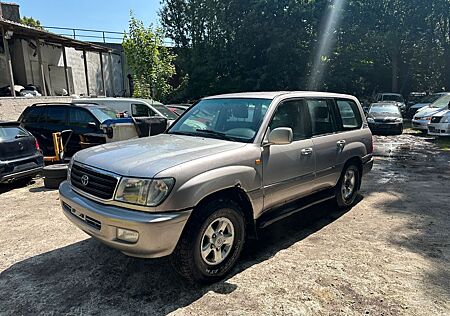 Toyota Land Cruiser J 100 4.7 V8