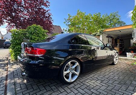 BMW 335i Top gepflegter E92 Coupé