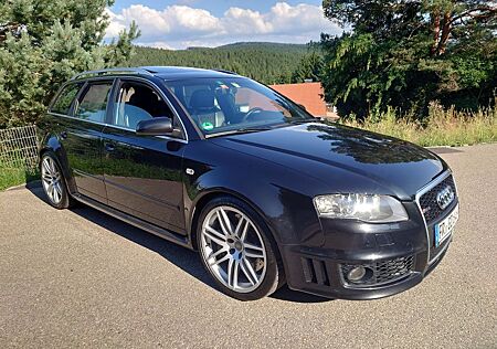 Audi RS4 4.2 quattro Avant -