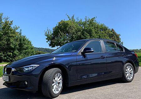 BMW 320i - Limousine - EZ08/2014 - 79.500 km