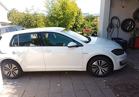 VW Golf Volkswagen e- e-
