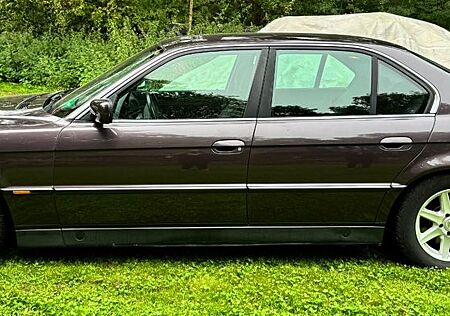 BMW 730i A.Kat navarraviolett Oldtimer H Nummer